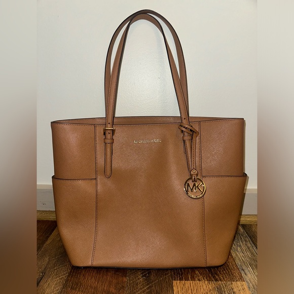 Michael Kors Jet Set Travel - Picture 1 of 7